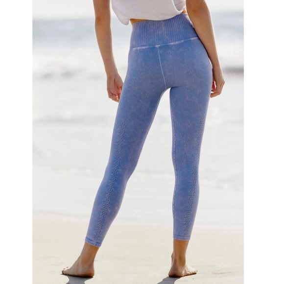 Free People Movement High Rise 7/8 Length Good Karma Leggings, Vintage Blue NWOT - Picture 3 of 8